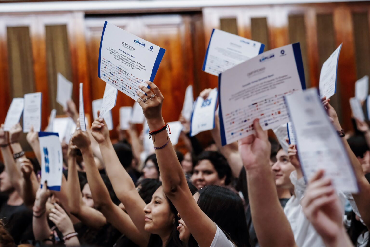 Empujar Participants with Certificates